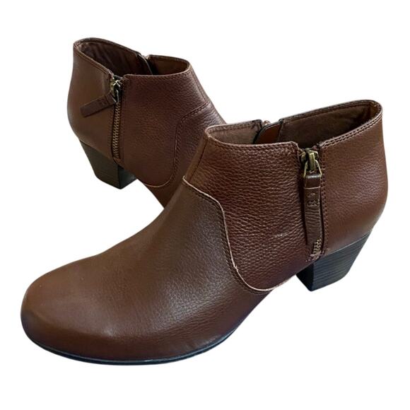 Clarks Collection Women's Ankle Booties 9.5 Brown Leather Side Zip Tassle - Picture 1 of 9
